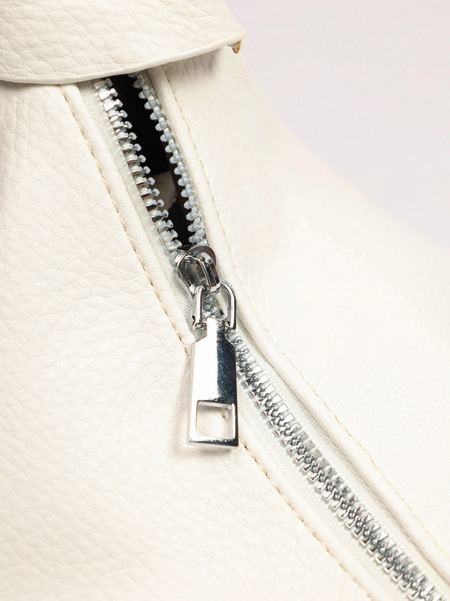 Сумка-шоппер с плетеными ремешками по бокам в ассортименте